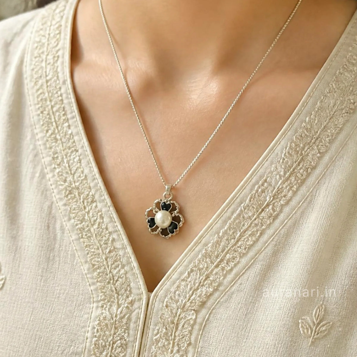 Elegant Faux Pearl Floral Cutout Pendant Necklace