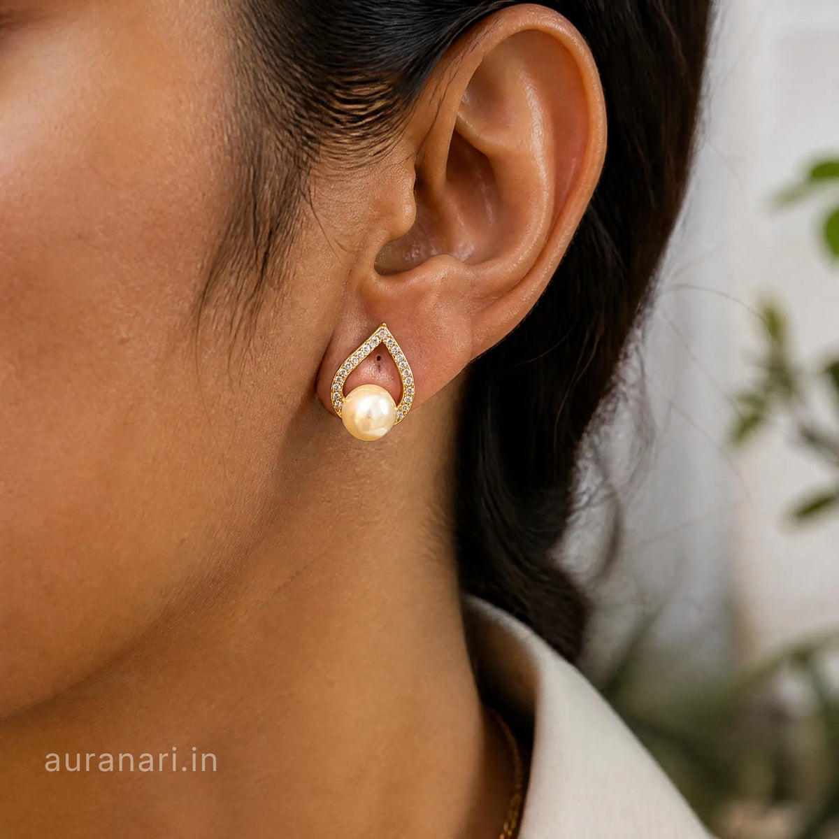 Elegant Crystal Accent Imitation Stones Stud Earrings